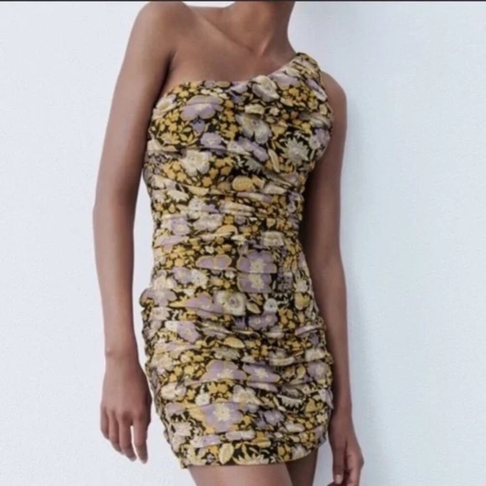 Zara XS Dress Ruched One Shoulder Floral Bodycon Mini Blogger Favorite‎ Cocktail